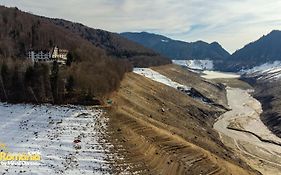 Hotel Valea cu Pesti